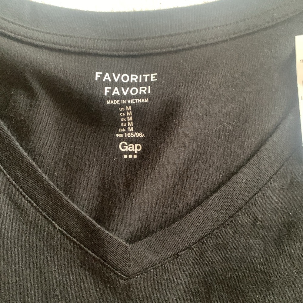 NWT Gap V-neck T-Shirt - Picture 2 of 4